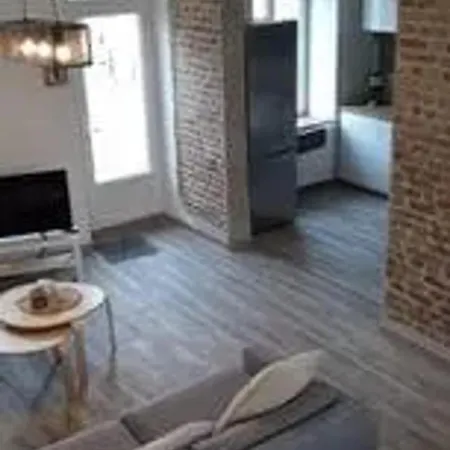 Maison Independante A Avec Jardin 175 M² *